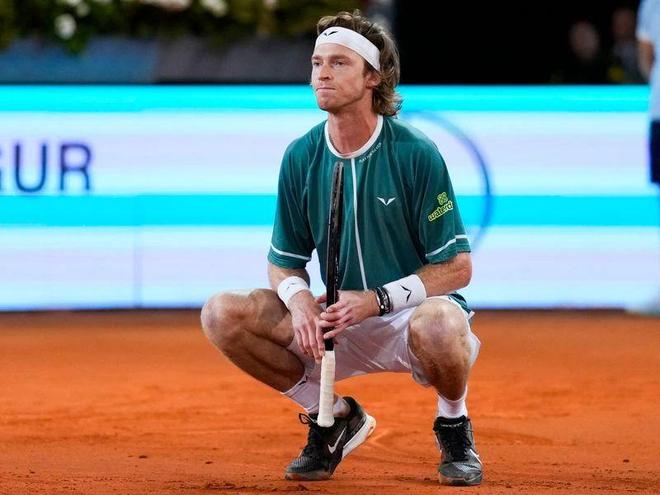 现出了顽强 现出了顽强